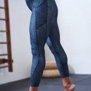 Fabletics Pure Luxe Navy Teal Patterned 7/8 Leggings